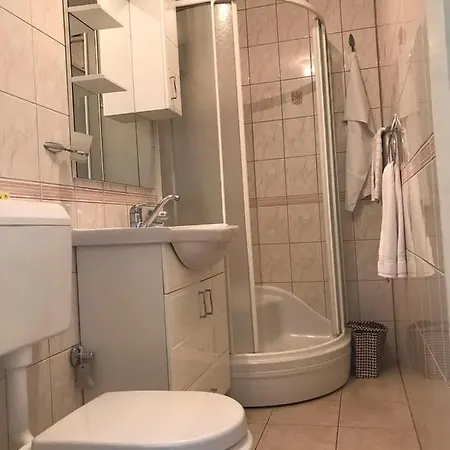 Azra Apartment