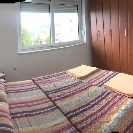 Azra Apartment *