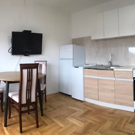 Apartment Azra *
